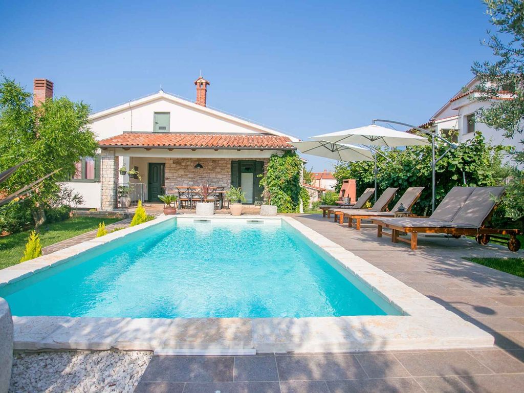 Villa mit Pool und Garten