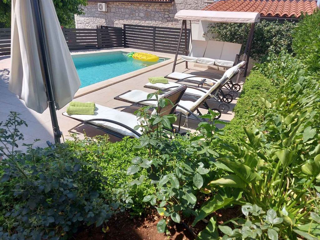 Villa mit Pool und Klimaanlage
