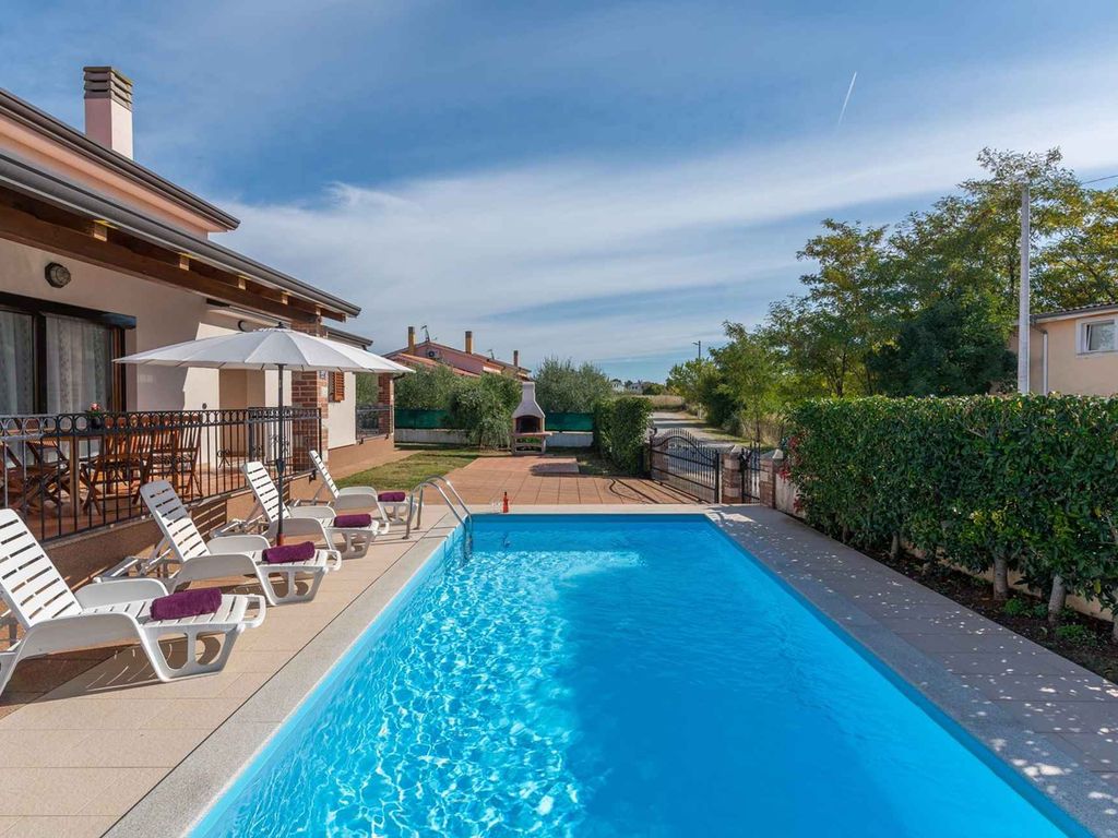 Villa mit Klimaanlage und Pool