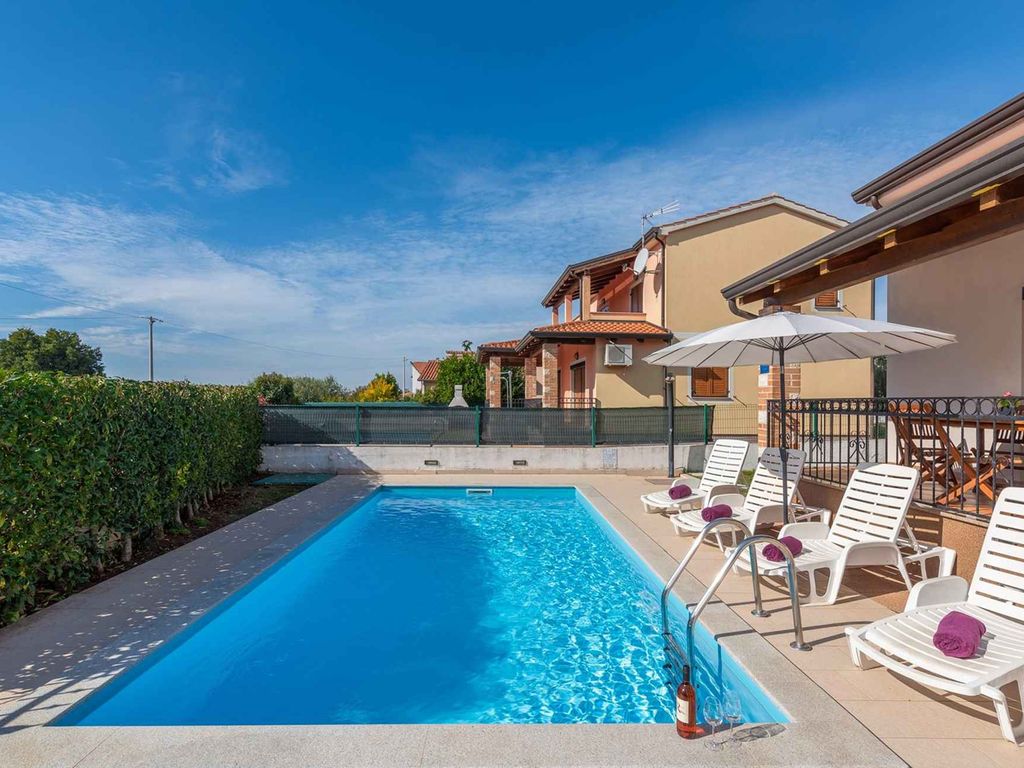 Villa mit Klimaanlage und Pool