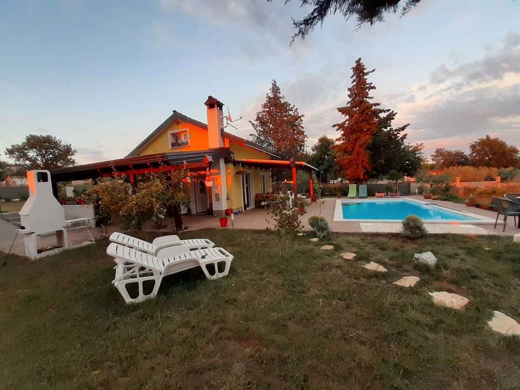 Ferienhaus mit privatem, beheiztem Aussenpool