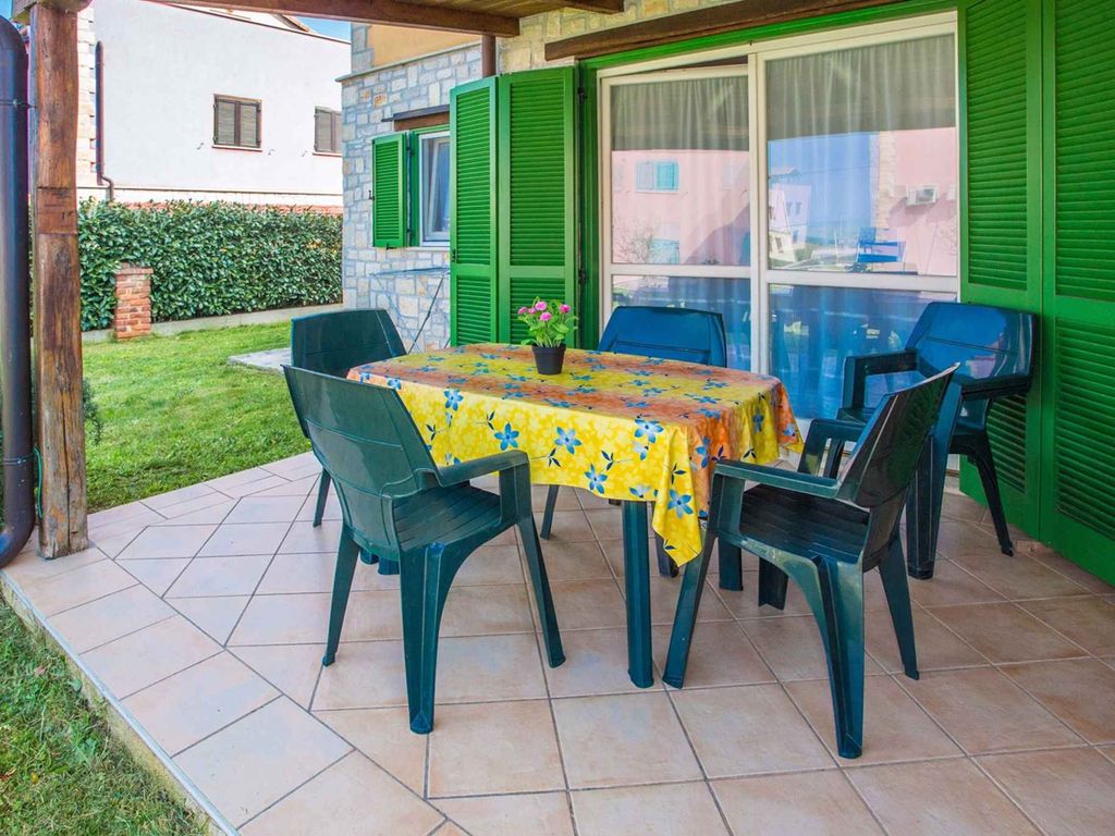 Ferienwohnung mit Terrasse, Garten und Gemeinschaftspool
