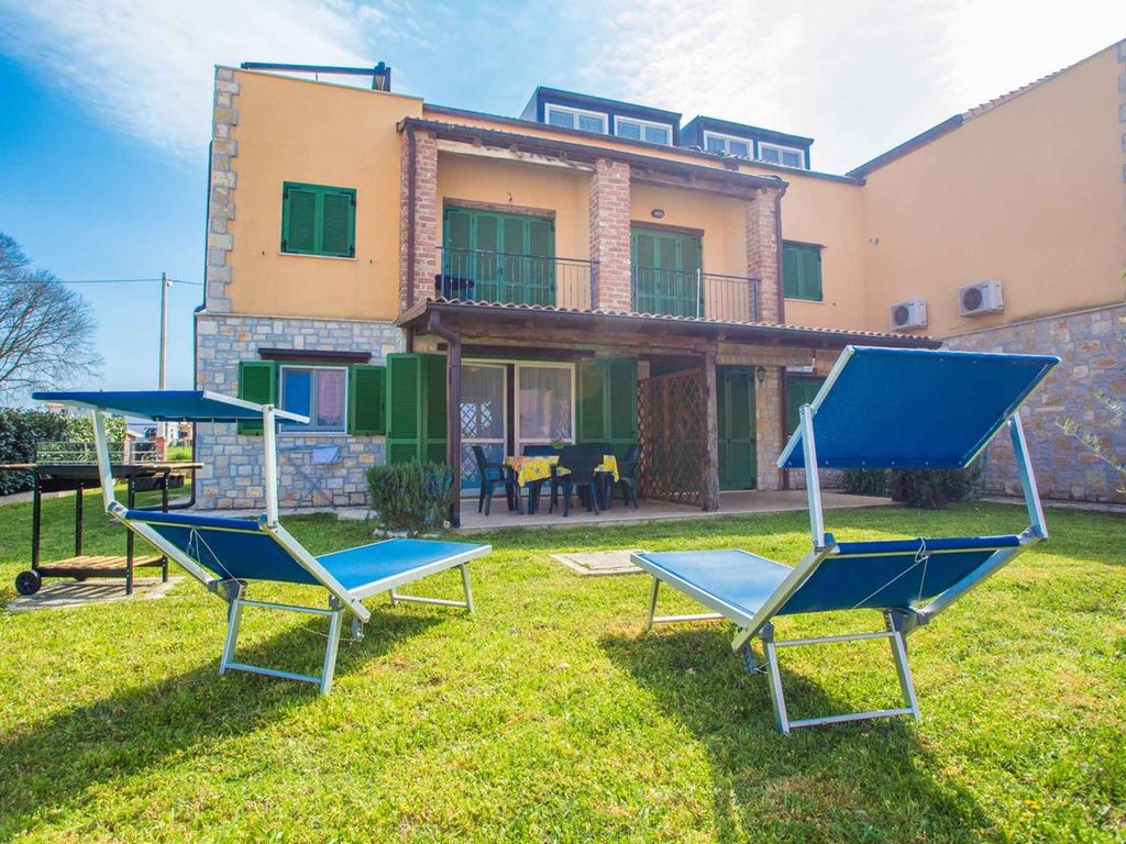 Ferienwohnung mit Terrasse, Garten und Gemeinschaftspool