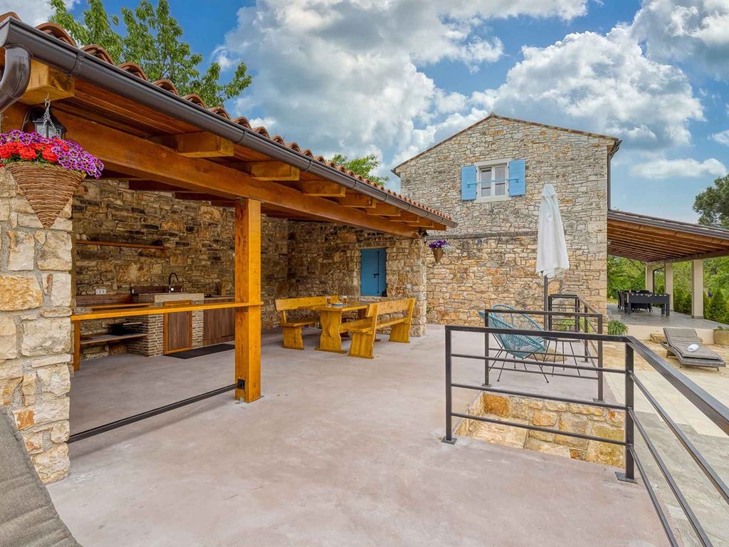 Villa mit Garten und Privatpool