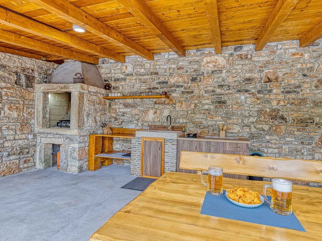 Villa mit Garten und Privatpool