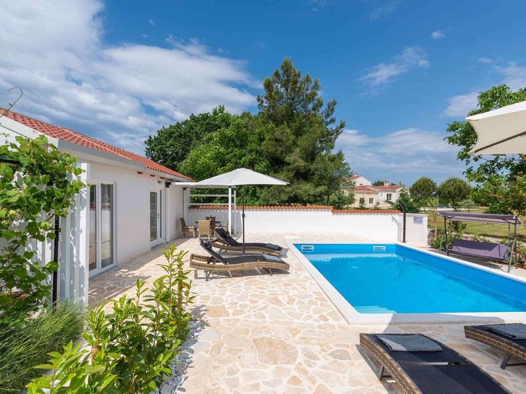 Ferienhaus mit privatem Pool, Garten und Grill