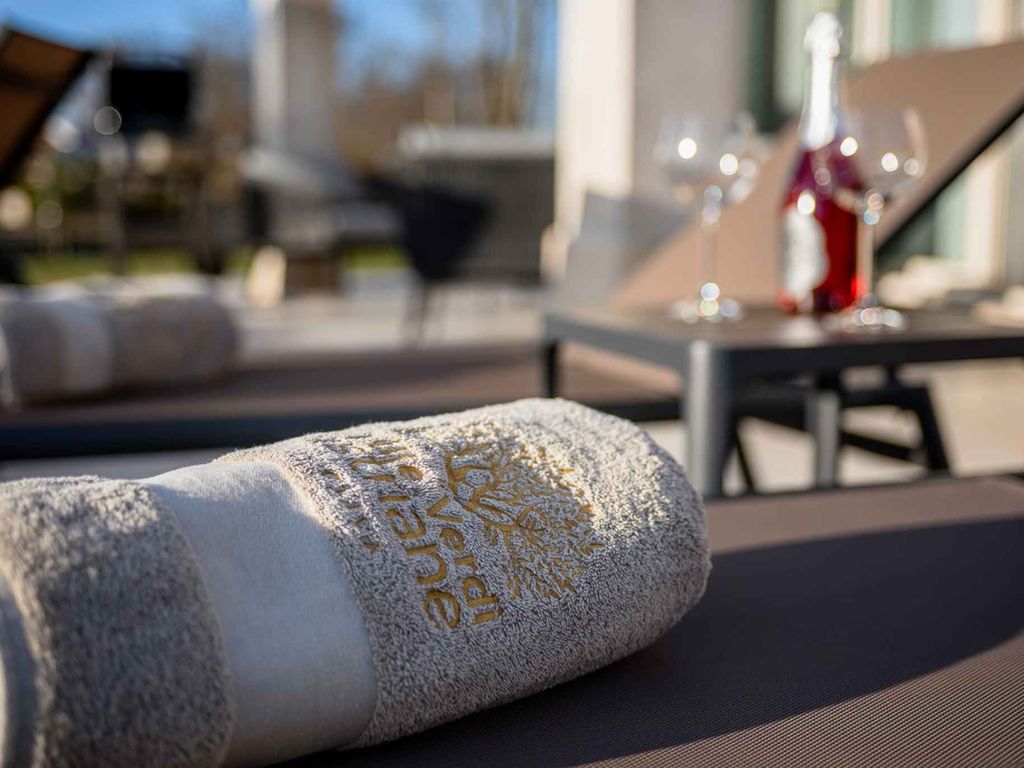 Villa mit Swimmingpool und Grill