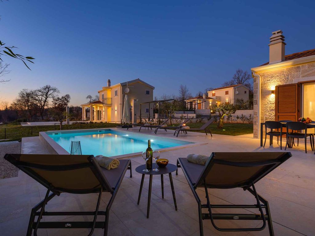 Villa mit Pool und Klimaanlage