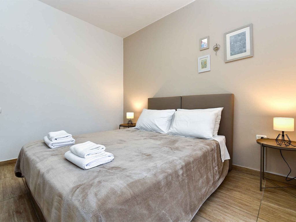Ferienwohnung mit Klimaanlage und Außenpool