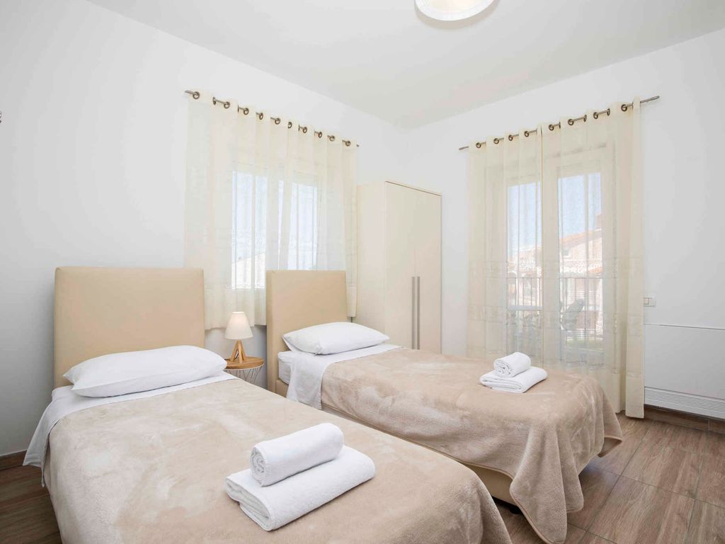Ferienwohnung mit Klimaanlage und Außenpool