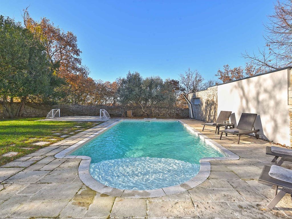 Ferienhaus mit Terrasse und Pool