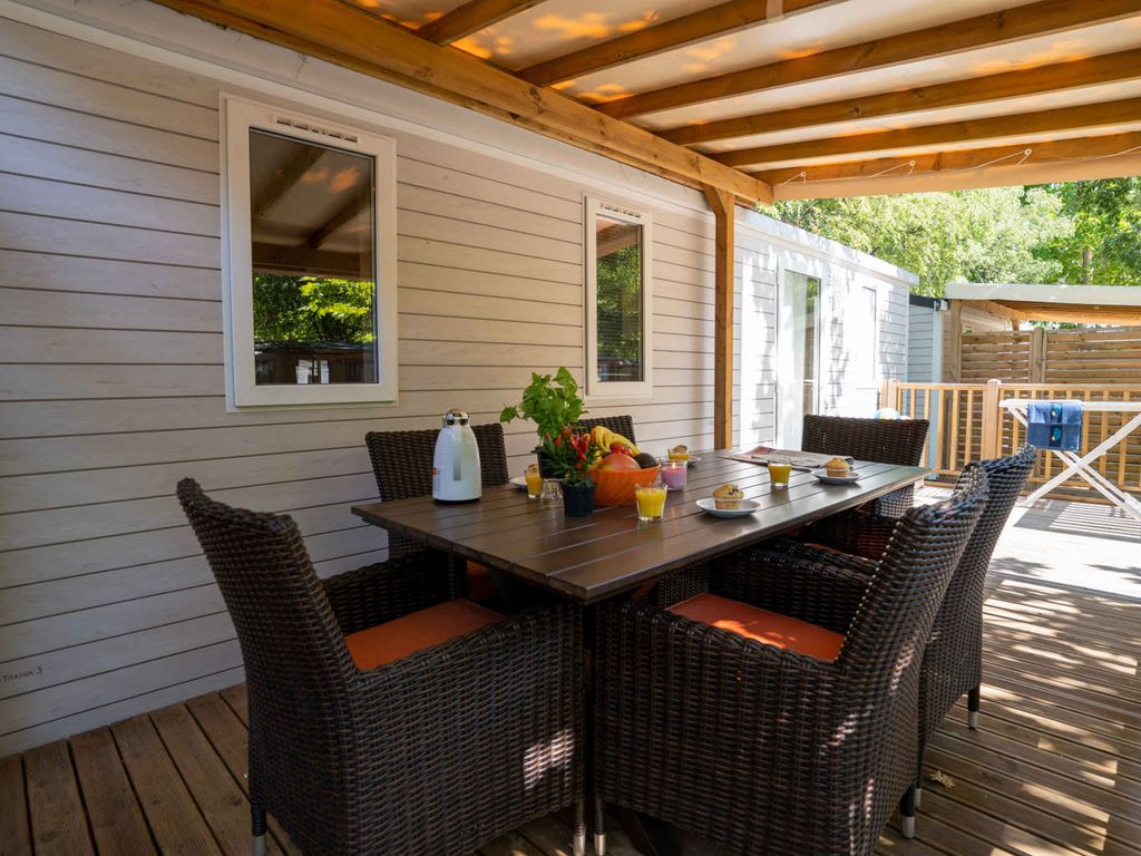 Mobilehome mit Klimaanlage und Terrasse mit Meerblick
