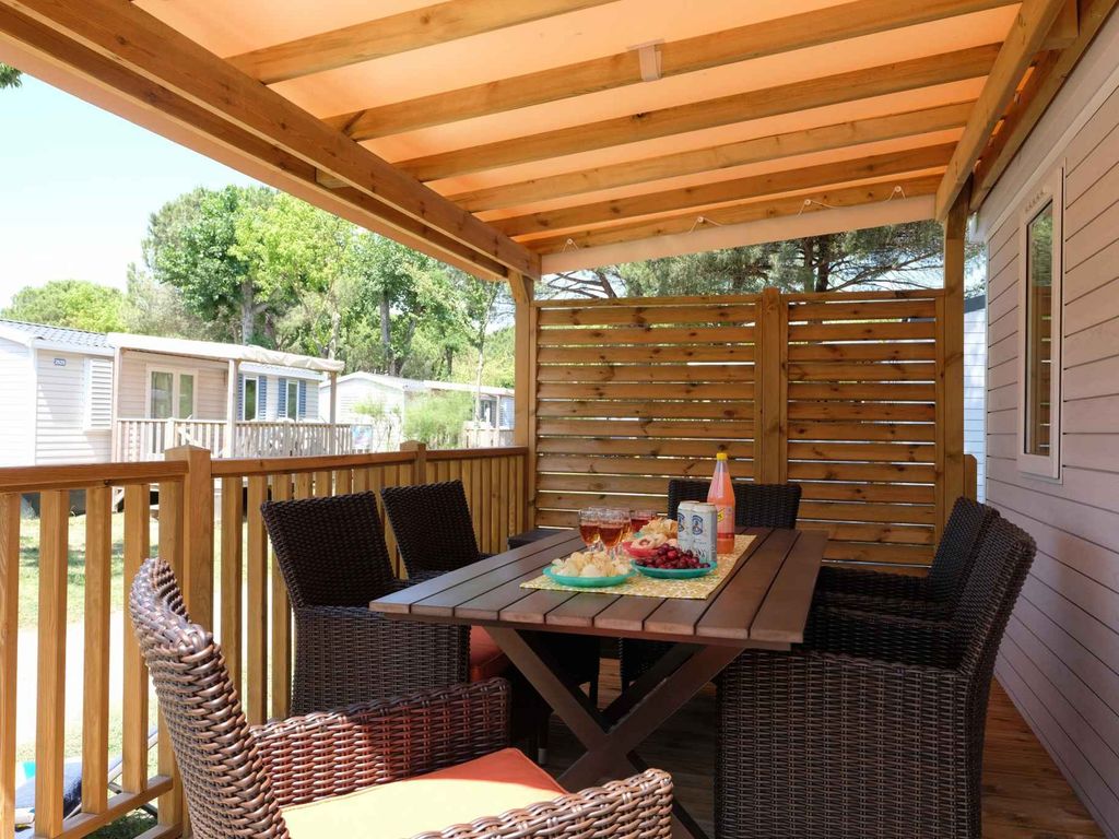 Mobilehome mit Klimaanlage und Terrasse mit Meerblick