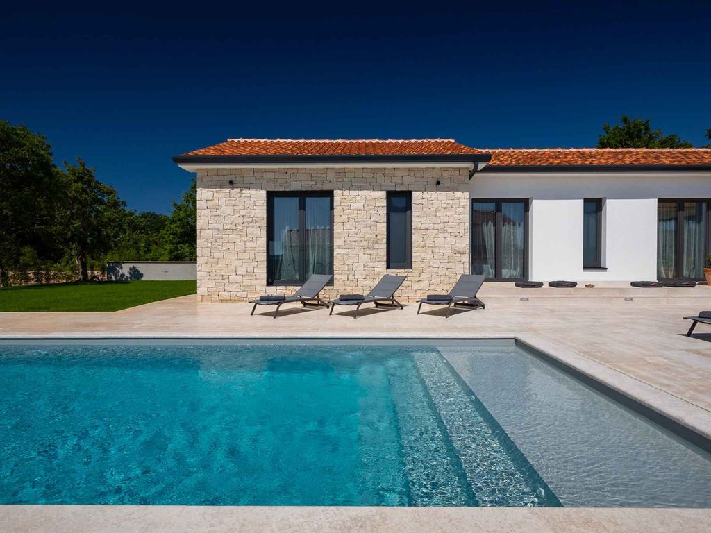 Villa mit Außenpool