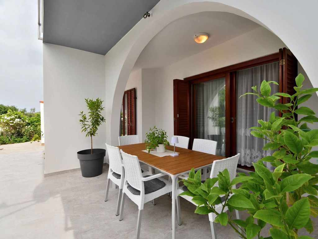 Ferienwohnung mit Terrasse und Klimaanlage