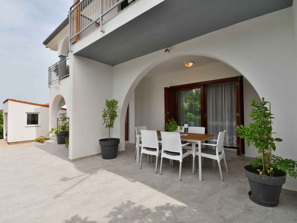 Ferienwohnung mit Terrasse und Klimaanlage