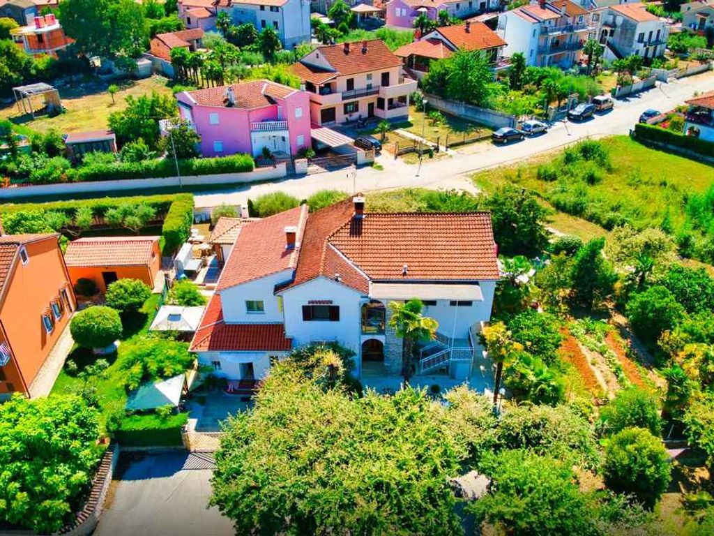 Ferienwohnung mit Terrasse und Jacuzzi