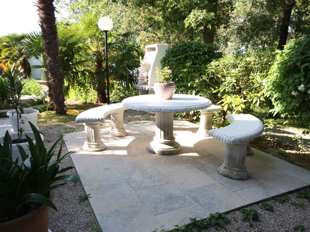 Ferienwohnung mit Terrasse und Jacuzzi