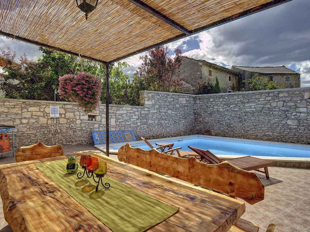 Villa mit Pool und Grill