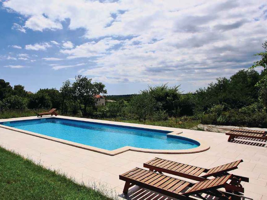 Villa mit Pool und Klimaanlage