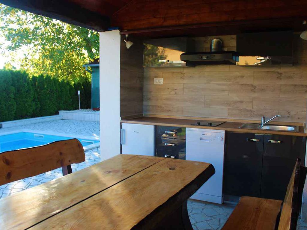 Ferienhaus mit Pool und Klimaanlage
