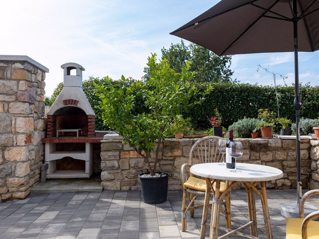 Villa mit Pool und Panoramablick