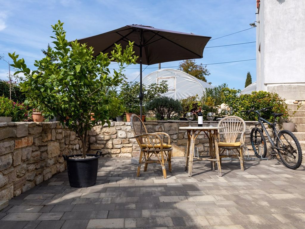 Villa mit Pool und Panoramablick