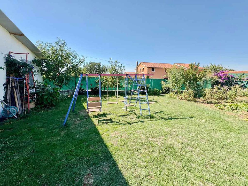 Ferienwohnung mit Pool und Spielplatz