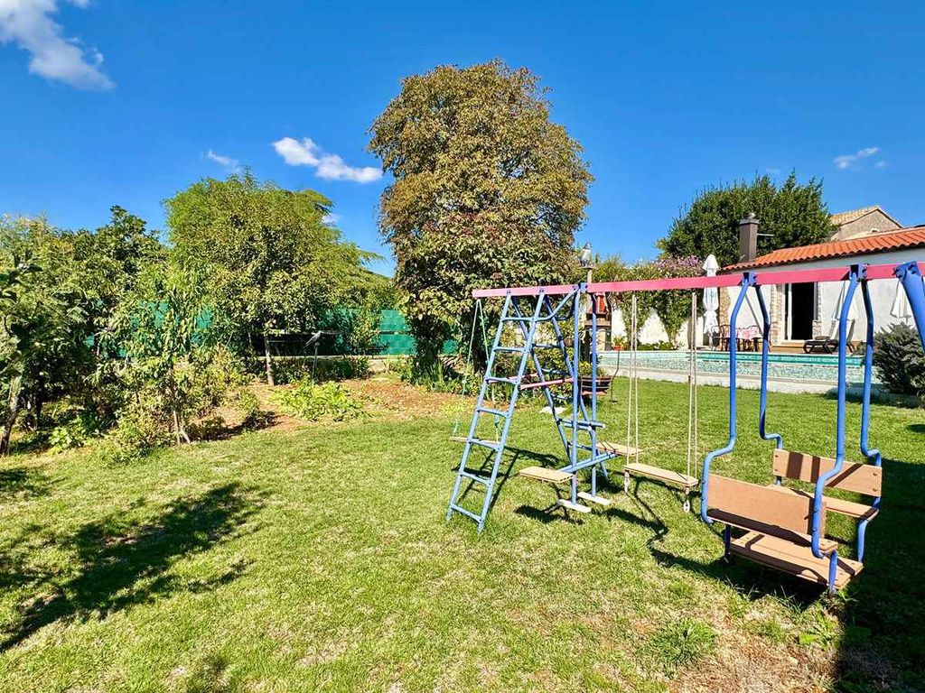 Ferienwohnung mit Pool und Spielplatz
