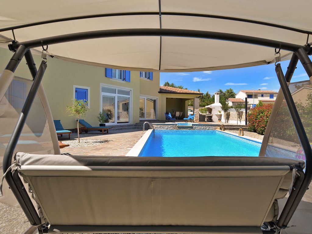 Villa mit Pool und Klimaanlage