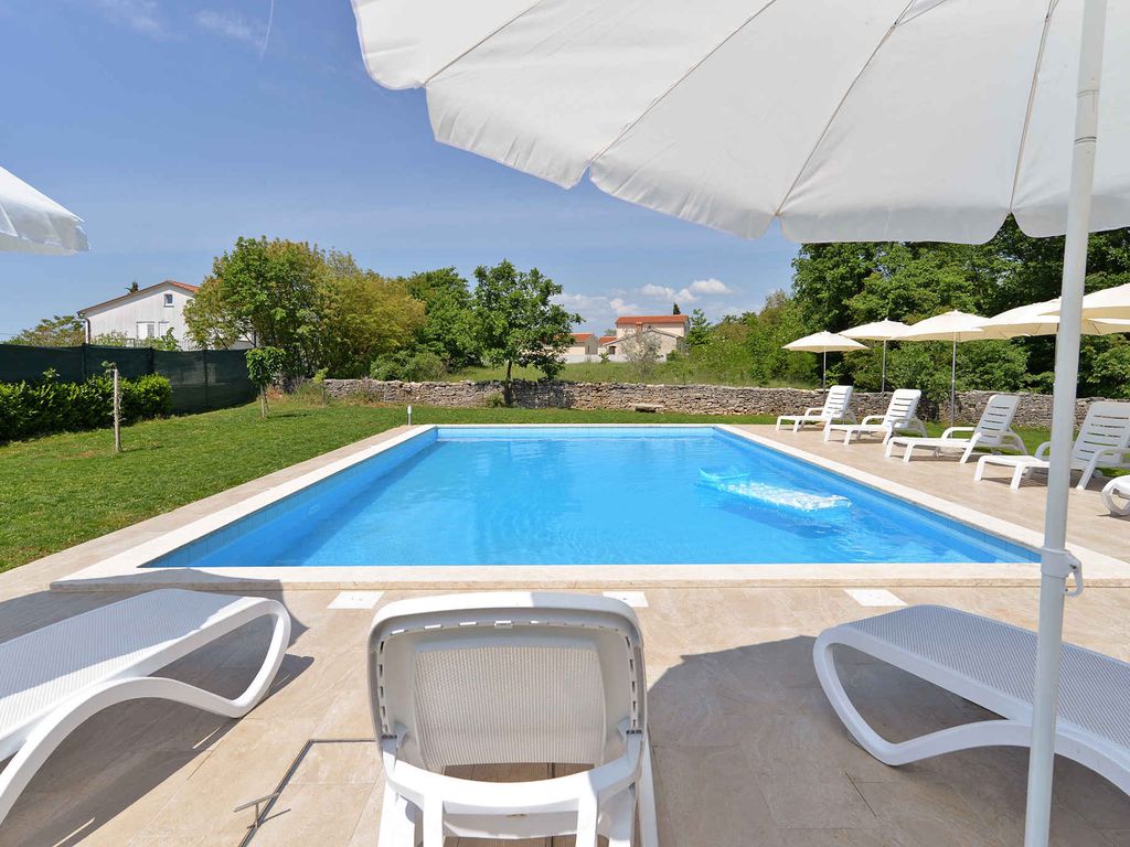 Ferienwohnung mit Pool und Klimaanlage