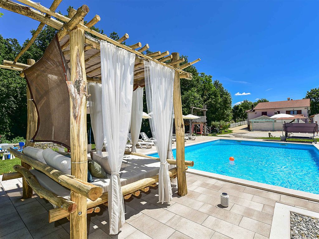 Ferienwohnung mit Pool und Klimaanlage