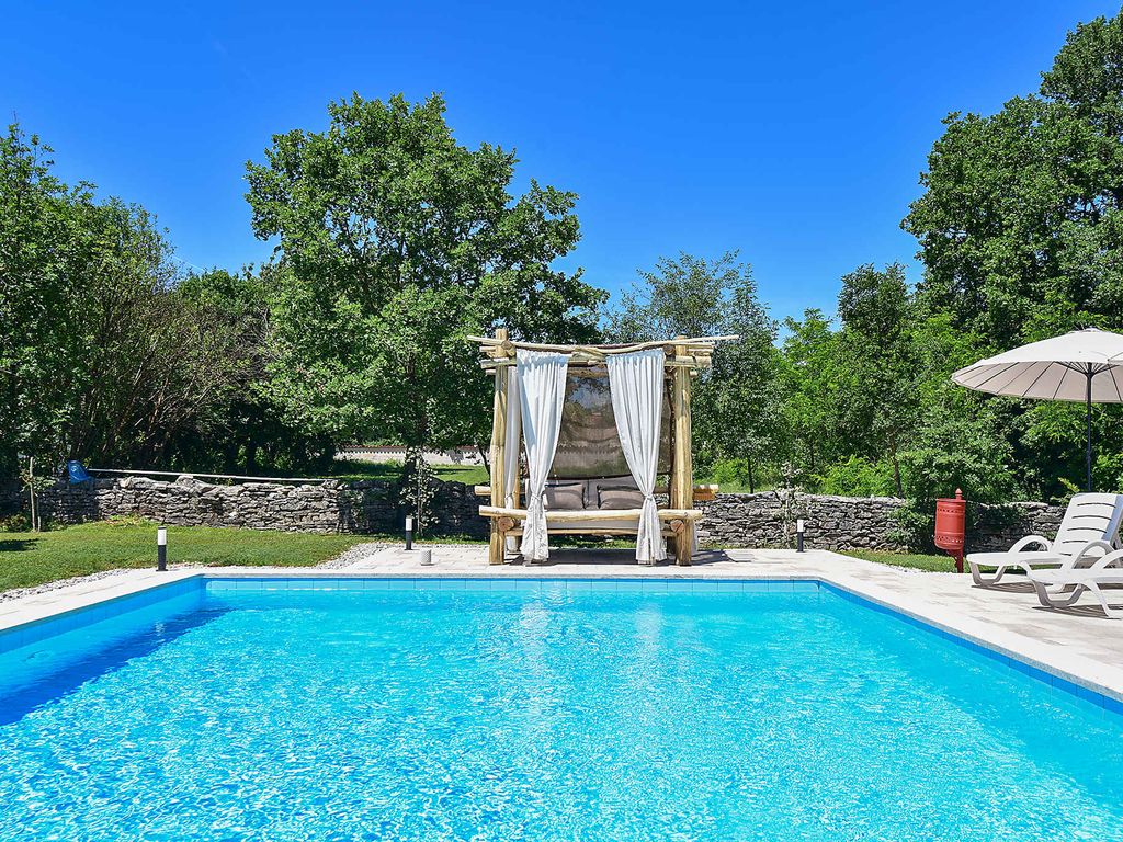 Ferienwohnung mit Pool und Klimaanlage