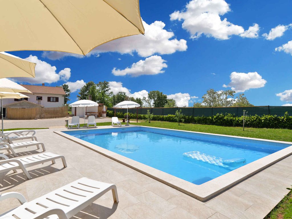 Ferienwohnung mit Pool und Klimaanlage