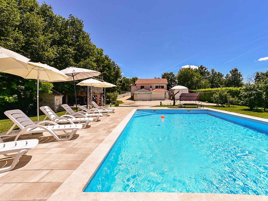 Ferienwohnung mit Pool und Klimaanlage