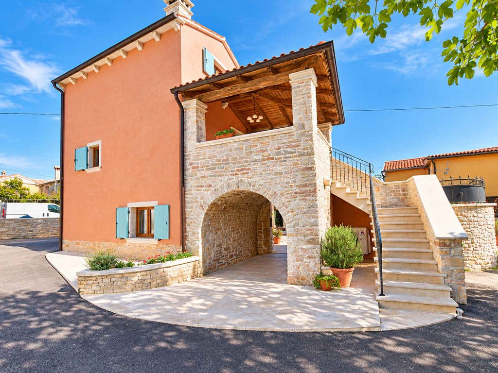 Ferienhaus mit Swimmingpool und Grill
