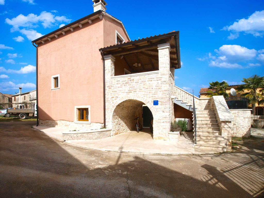 Ferienhaus mit Swimmingpool und Grill
