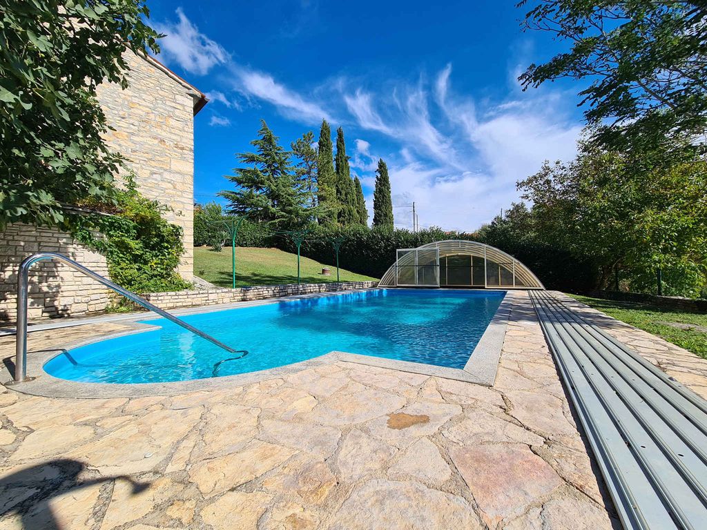 Ferienhaus mir Aussenpool und WLan