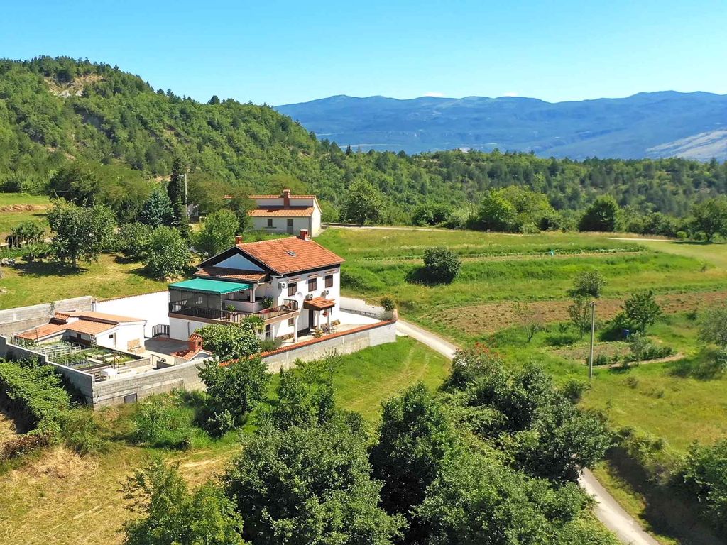 Ferienwohnung mit Panoramablick und Grill auf der Terrasse