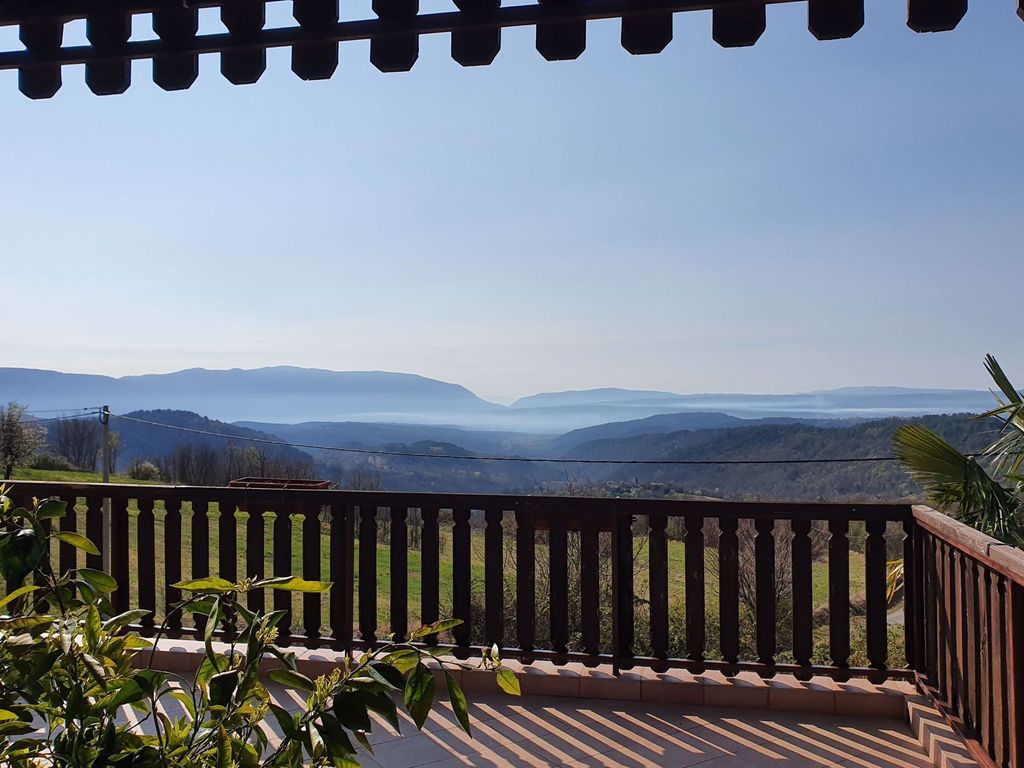 Ferienwohnung mit Panoramablick und Grill auf der Terrasse