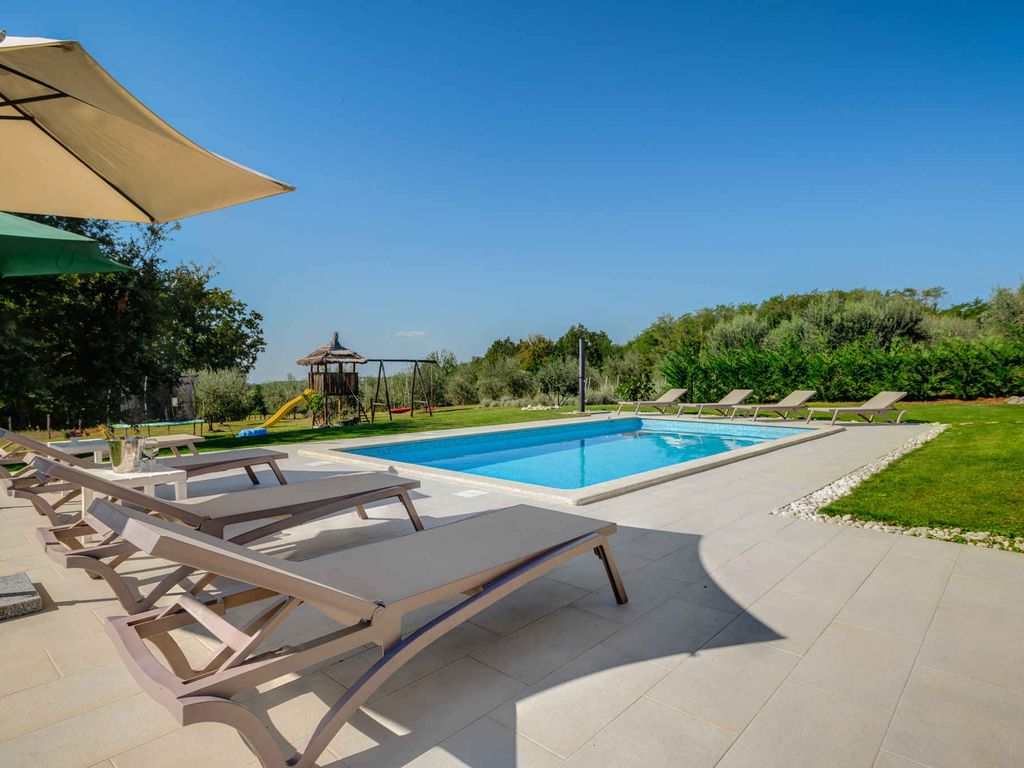 Villa mit Pool und Klimaanlage