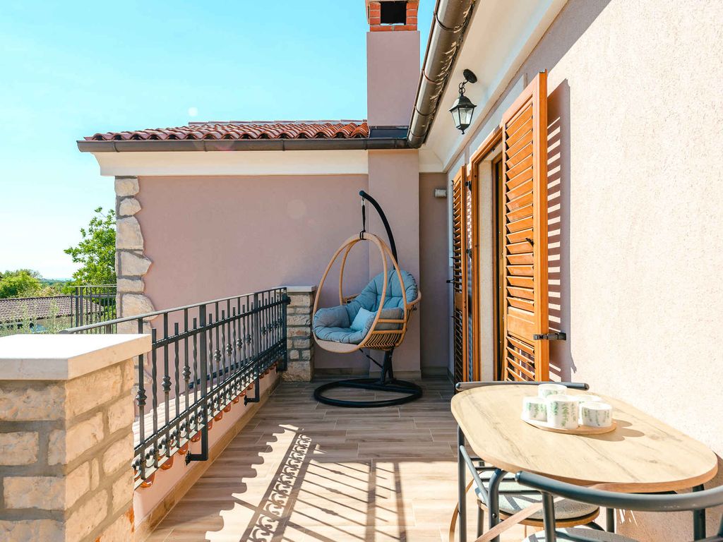 Villa mit Pool und Klimaanlage