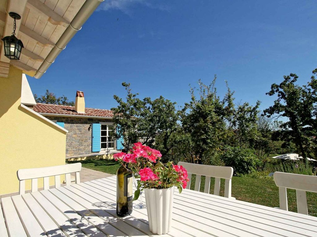 Ferienhaus mit Terrasse und Pool