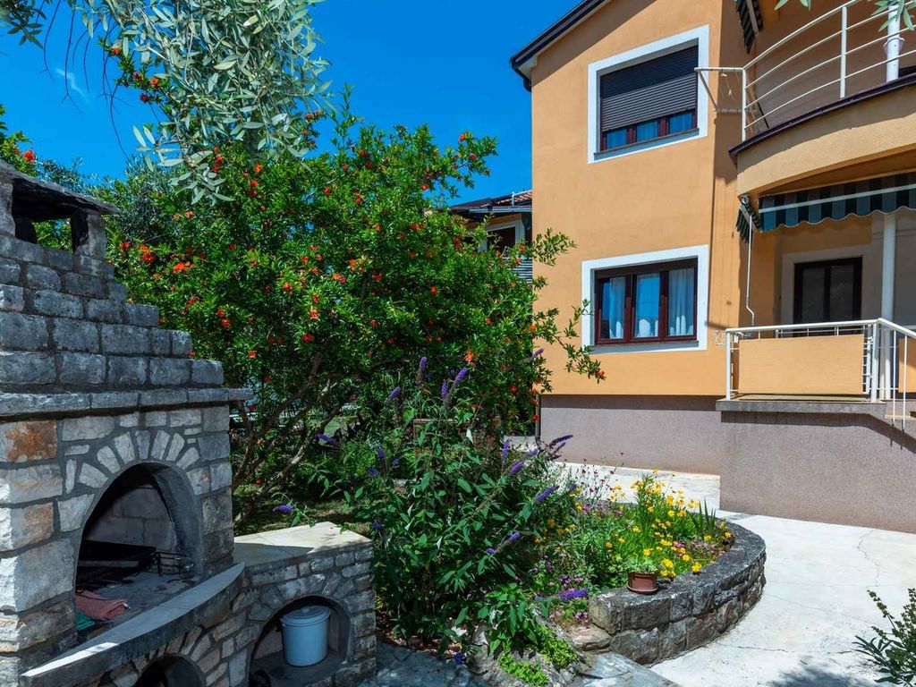 Ferienwohnung mit Garten und Terrasse