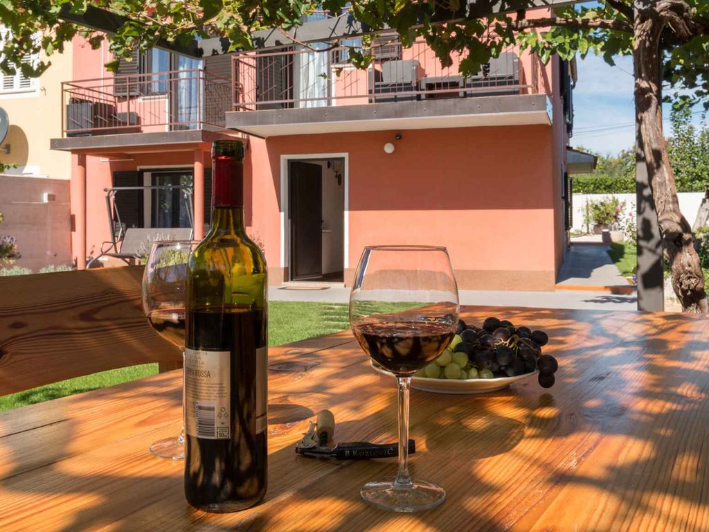 Villa mit Swimmingpool und Grill
