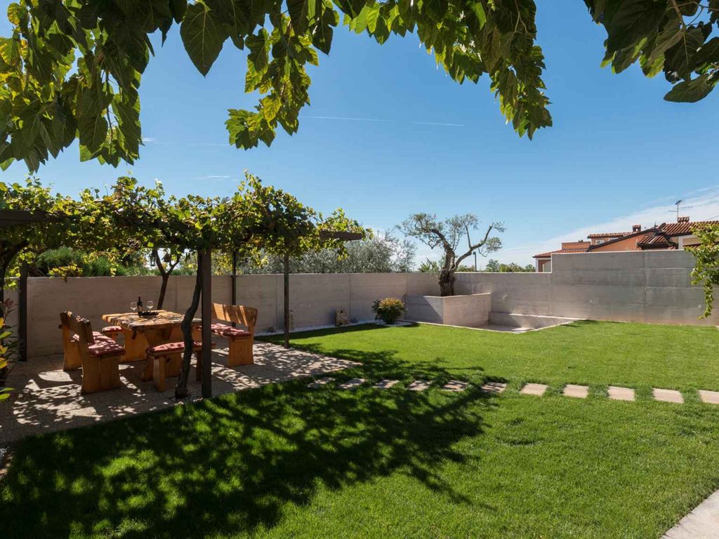 Villa mit Swimmingpool und Grill