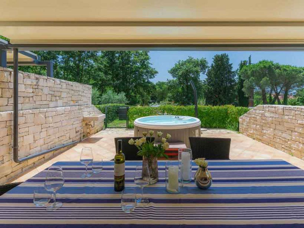 Ferienhaus mit Whirlpool und Meerblick in Standnähe