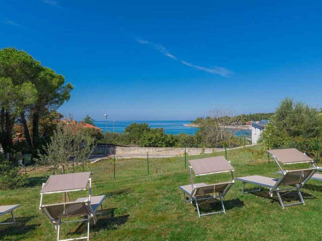 Ferienhaus mit Whirlpool und Meerblick in Standnähe