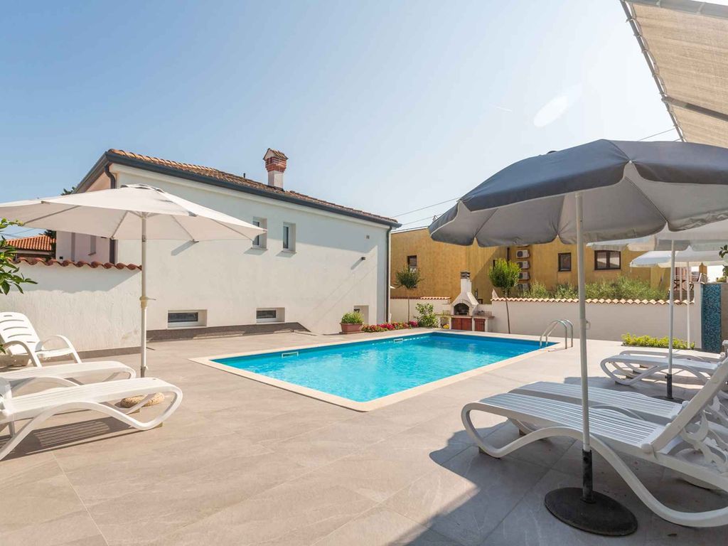 Ferienhaus mit Klimaanlage und Pool