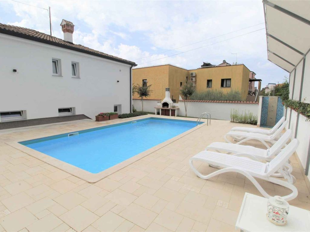 Ferienhaus mit Klimaanlage und Pool